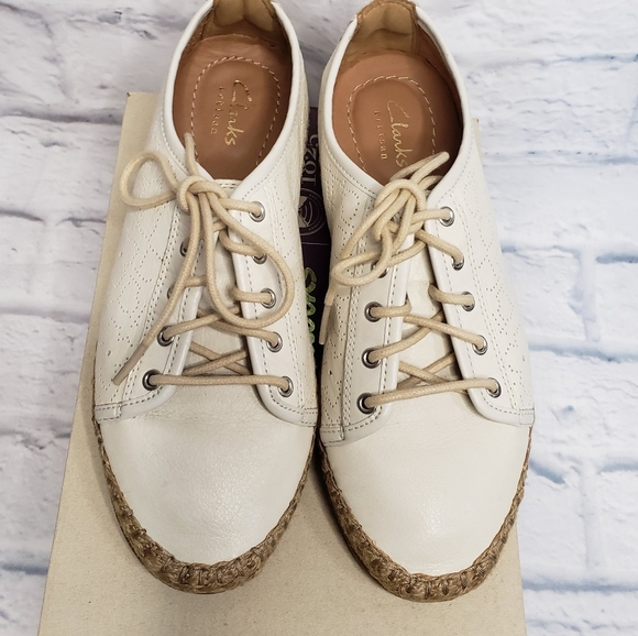 Clarks Artisan Reeney Rita Lace Up Leather Sneaker - Picture 1 of 7